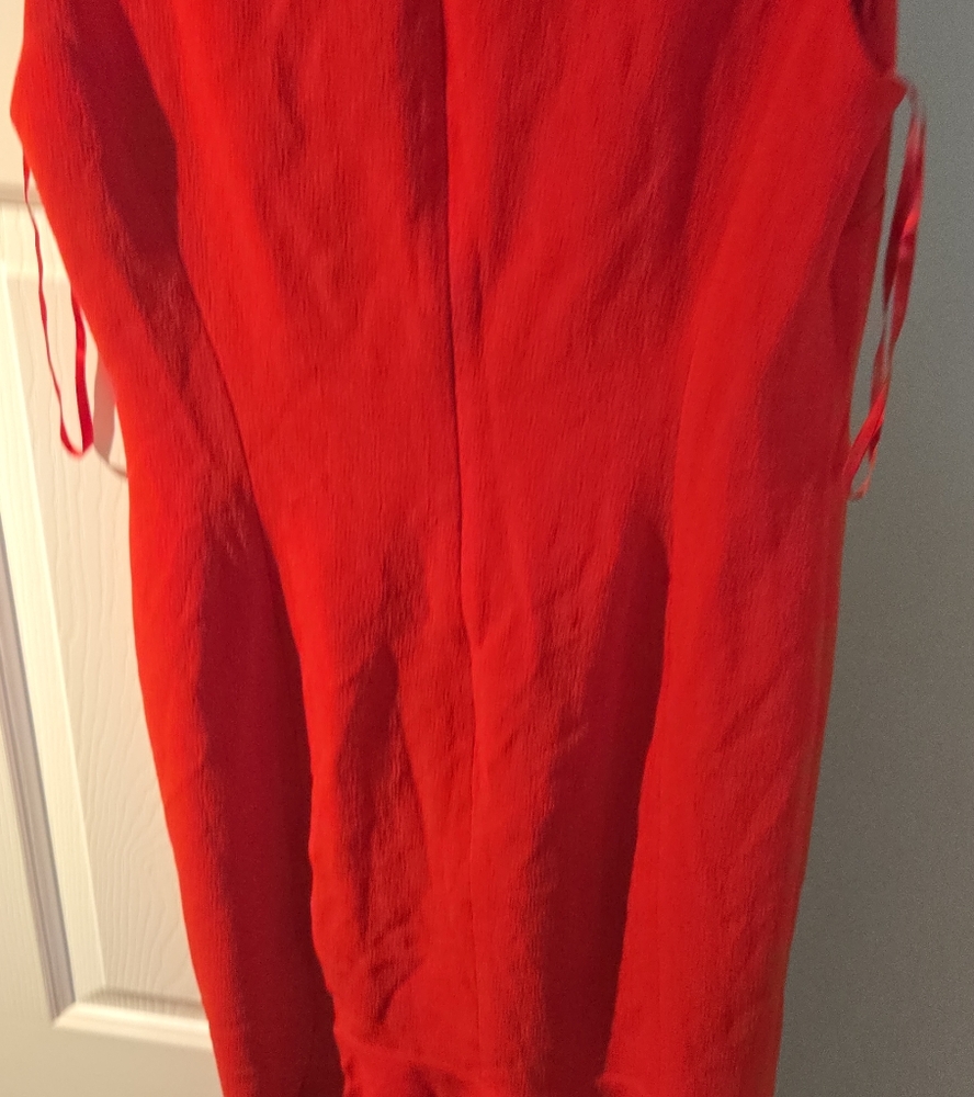DRESSES - Picture 4 of 16